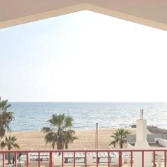 Seaside Serenity: 1BR with Breathtaking Ocean View