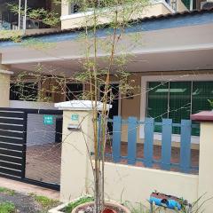 Ipoh Comfortable Home Sweet Home Double Storey Vacation Home by ZamanJa