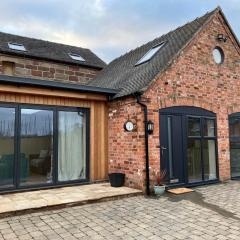 Honeyberry Cottage -PART OF ALTON COTTAGES