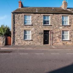 Cosy Welsh Cottage in St Davids Centre with Garden