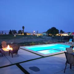 Luxury Oasis, Stunning View, Private Pool, BBQ, Firepit, Gated, Walk to Music Festival