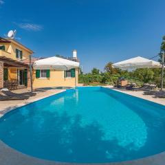 Nice Home In Rezanci With 4 Bedrooms, Jacuzzi And Outdoor Swimming Pool