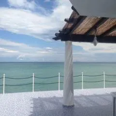Villa Delfino Blu con accesso diretto al mare dalla scogliera e privacy impagabile.