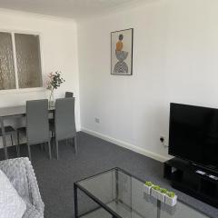 Spacious Apartment - Contractors and Family - LGW