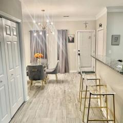 Comfy Chic-2 bd/2.5 bth Townhome