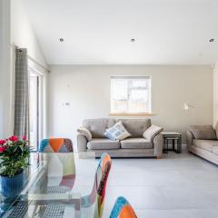 Fantastic and Sleek 3BD Home Wrington Bristol