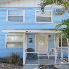 Full Kitchen - Shared Pool - By Loverentals