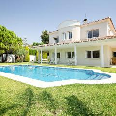 R11 Casa Blanca con gran jardin y piscina