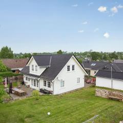 Stort familie hus (156 m2) tæt på natur og storby