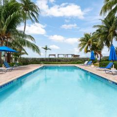 Perfectly Located in the Heart of Seven Mile Beach apts
