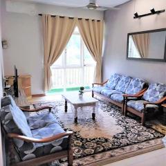 5-MINS WALK TO BEACH WITH POOL, Batu Ferringhi