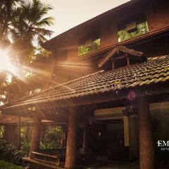 Emarald Resort