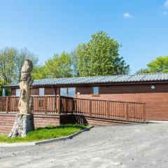 Tawny Lodge with Hot Tub