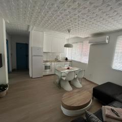 Modernized 3-bedroom flat 500m to the beach