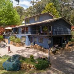 Sweeping views of Hanging Rock and Cobaw Ranges