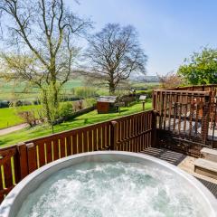 Mountain Ash Lodge with Hot Tub