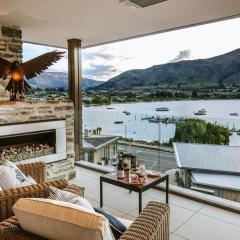 Nautilus Penthouse - Sleeps 8 - Lakefront - Walking Distance to Wanaka