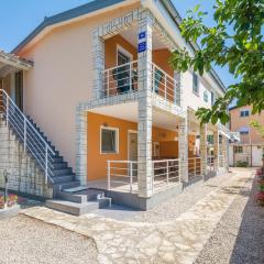 Apartments with parking space Vir - 20233