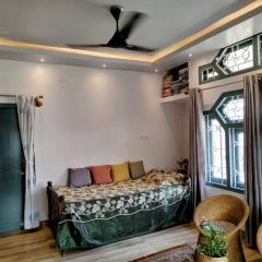 ‘Carebnb’ Luxury Homestay AC Rooftop Free Parking