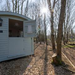 Fairwood Lakes - Shepherd's Hut with Hot Tub