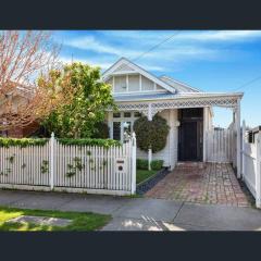 Entire contemporary home in Ascot Vale