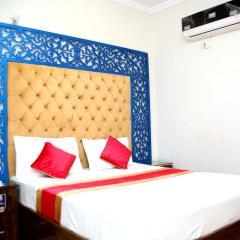 Doves Inn Hotel, Tipu Block, Feroze Pur Road, kalma Chowk