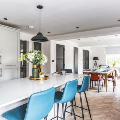 As Seen On TV ! Stunning, Virgin media, 6 cars, workspaces, high speed internet