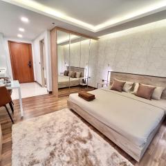 HILL & SEA VIEW Studio in Peak Tower