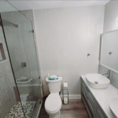 J7 completely renovated, 2 pools, pickleball, fishing, fitness center,easy walk to pier