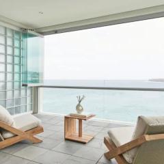 Oceanfront Tamarama Apartment: Best View in Sydney