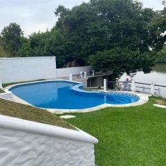 Villa c-Netflix, Alberca y vista al Rio