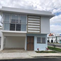 Casa en Baní cerca de playa los almendros