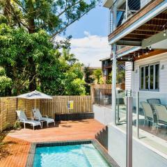 Large Tugun Modern House minutes to the beach