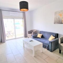 Coastal Getaway: 2 Apartments for up to 14 guests! Light-flooded and Spacious