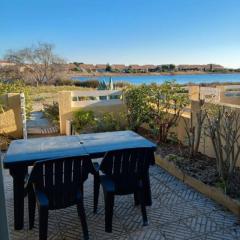 Appartement avec jardin, vue sur étang , proximité mer Gruissan Ayguades