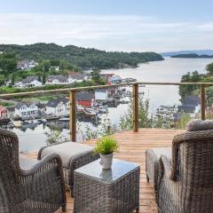 Beautiful Home In Auklandshamn With Jacuzzi, Wifi And 4 Bedrooms