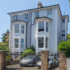 Stunning large Victorian Maisonette with sea view