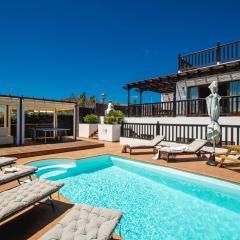 Villa Cavendish with sea views and heatable pool close to Flamingo Beach