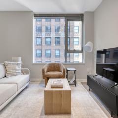 Loop 1BR w gym pool lounge 1 block from L CHI-700