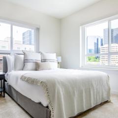 Downtown Bellevue Studio w WD Rooftop nr all SEA-139