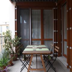 Terrace apartment close to Metro station