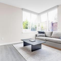 Bellevue 2BR w Indoor Pool Gym easy commute SEA-279