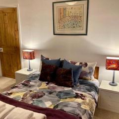 Comfortable stylish room in Hanwell