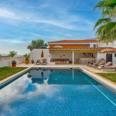 Charming Villa with private and heated pool