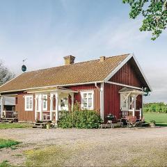 2 Bedroom Cozy Home In Lyrestad