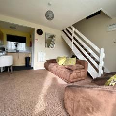 Cosy and Comfortable Holiday Chalet 10 minutes walk to the beach, Norfolk