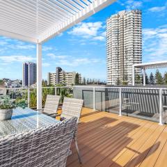 [NEW] 3BR Burleigh Beach Townhome with Private Rooftop!