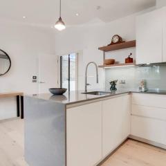 Boutique 1 Bedroom loft style apartment close to Borough market and the Shard