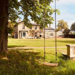 Somerley House + Hut & Hot Tub