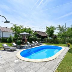 Amazing Home In Gudovac With Wifi, 2 Bedrooms And Outdoor Swimming Pool